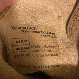 Men’s Ariat boots size 9.5